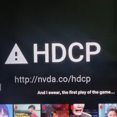 Ekran Netflix z napisem "HDCP co to znaczy" i adresem http://nvda.co/hdcp. Poniżej przyciski "Play" i "More Info".