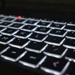 Jak podświetlić klawiaturę w laptopie Acer – proste sposoby i triki