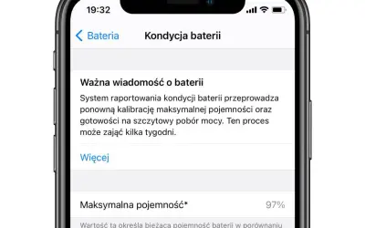 iPhone: Kondycja baterii 97%. Zastanawiasz się, jak szybko spada kondycja baterii w iPhone? Ten ekran pokazuje, że system może przeprowadzić kalibrację.