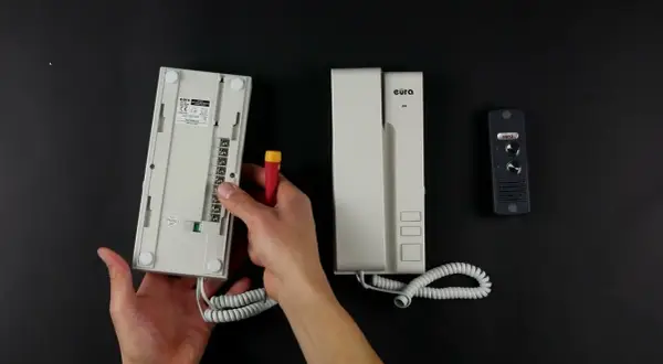 Jak podłączyć domofon unifon – proste kroki i ważne wskazówki