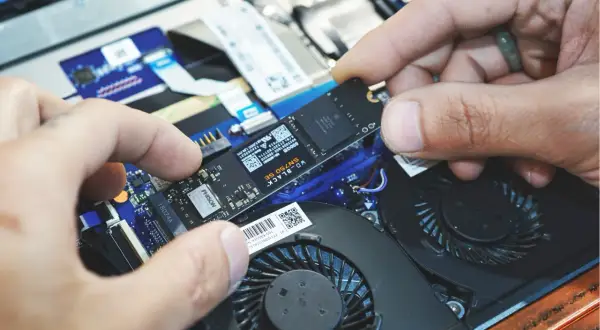 Ile kosztuje wymiana dysku w laptopie Lenovo? Sprawdź ceny i opcje
