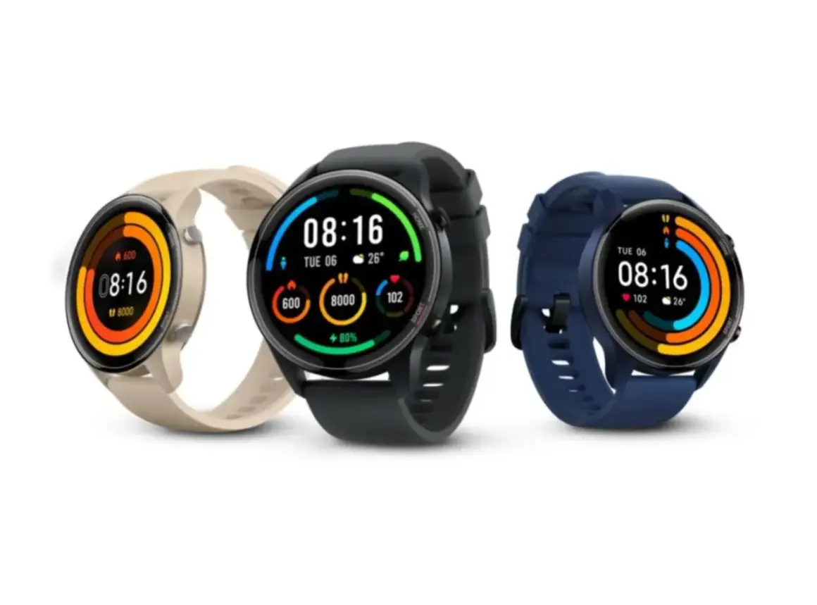 Trzy smartwatche: beżowy, czarny i granatowy. Każdy mi watch revolve pokazuje godzinę 08:16, datę, temperaturę i aktywność.