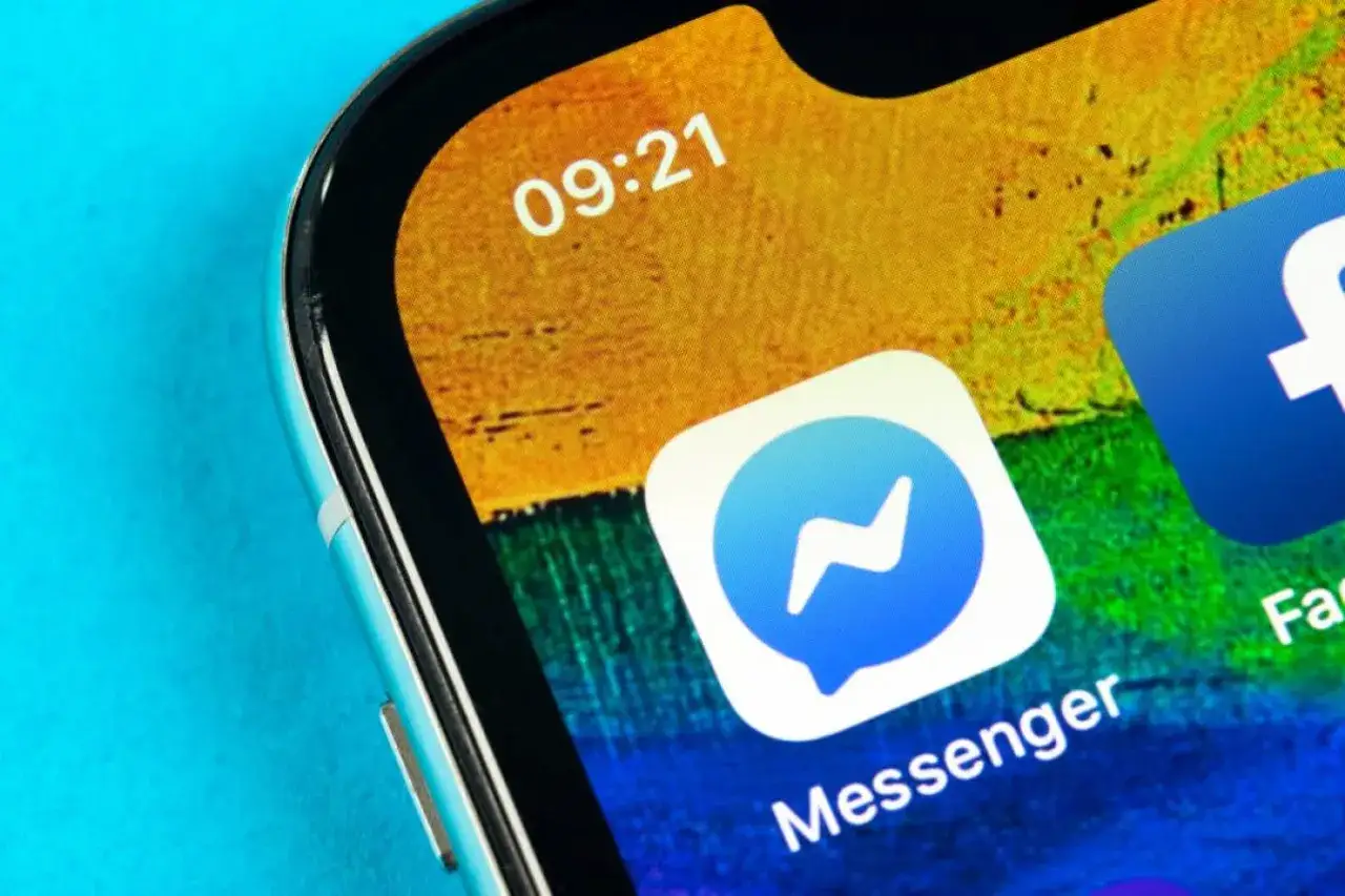 Ikona Messengera na ekranie telefonu. Chcesz wiedzieć, jak wyczyścić Messenger?