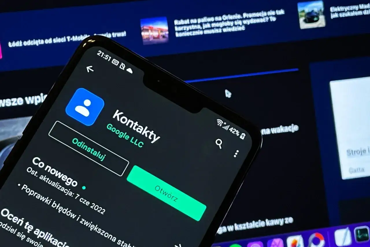 Ekran telefonu Samsung z aplikacją Kontakty Google. Dowiedz się, jak ustawić zdjęcie kontaktu.