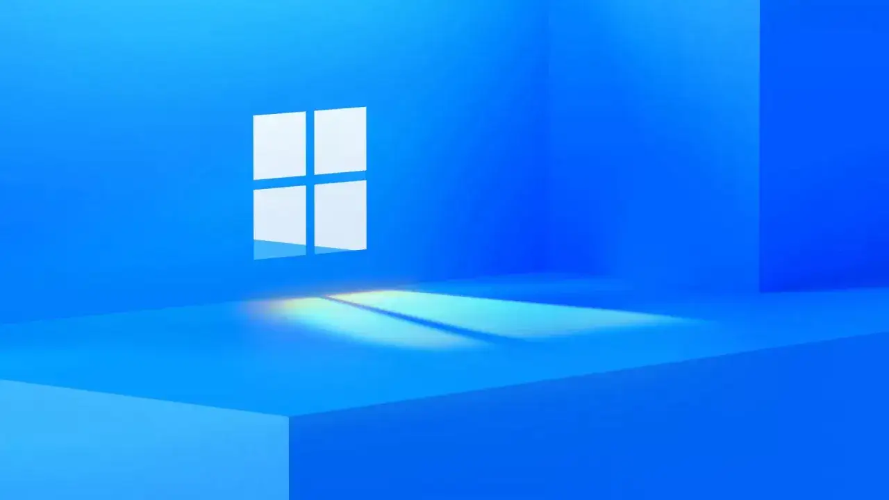 Niebieska przestrzeń z oknem Windows. Dowiedz się, jak zmienić tapetę na kompie, by odświeżyć wygląd pulpitu.